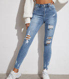 Enge Skinny Jeans mit durchgehenden Löchern, modisch und trendy. Perfekt für lässige Outfits. Hochwertige Denim-Qualität, ideal für jeden Anlass.
