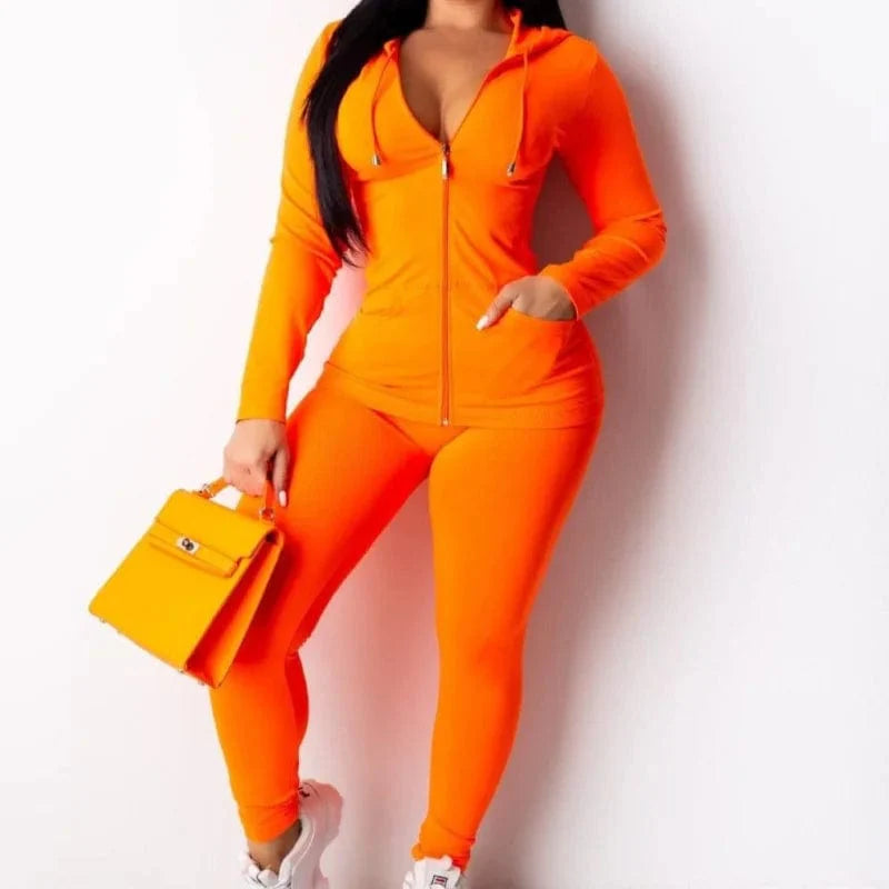 Enges oranges Sweatshirt-Set für Damen, bestehend aus Kapuzenjacke und Leggings. Perfekt für Sport und Freizeit. Modisch und bequem.