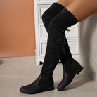 Schwarze Overknee-Stiefel aus Wildlederimitat, flacher Absatz, modisch, bequem, ideal für Herbst und Winter, Damenmode, trendige Stiefel.