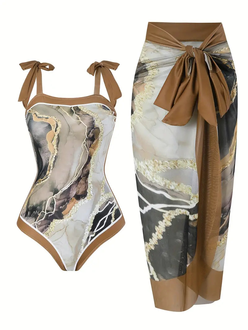 Eleganter Badeanzug mit abstraktem Marmorprint und passendem Pareo. Perfekt für den Strandurlaub. Hochwertige Bademode, stilvoll und modern.