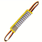 Robustes Hundespielzeug mit gelbem Rand und Streifenmuster, ideal für Training und Apportieren. Langlebiges Material, perfekt für aktive Hunde.