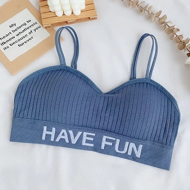 Gerippter blauer Sport-BH mit Aufschrift "HAVE FUN", ideal für Fitness und Freizeit. Bequeme Passform, modisches Design, hochwertiges Material.