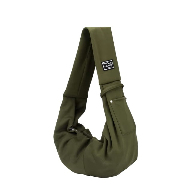 Grüne Umhängetasche aus Stoff mit verstellbarem Riemen und kleiner Außentasche. Ideal für Alltag und Reisen. Trendiges Accessoire.