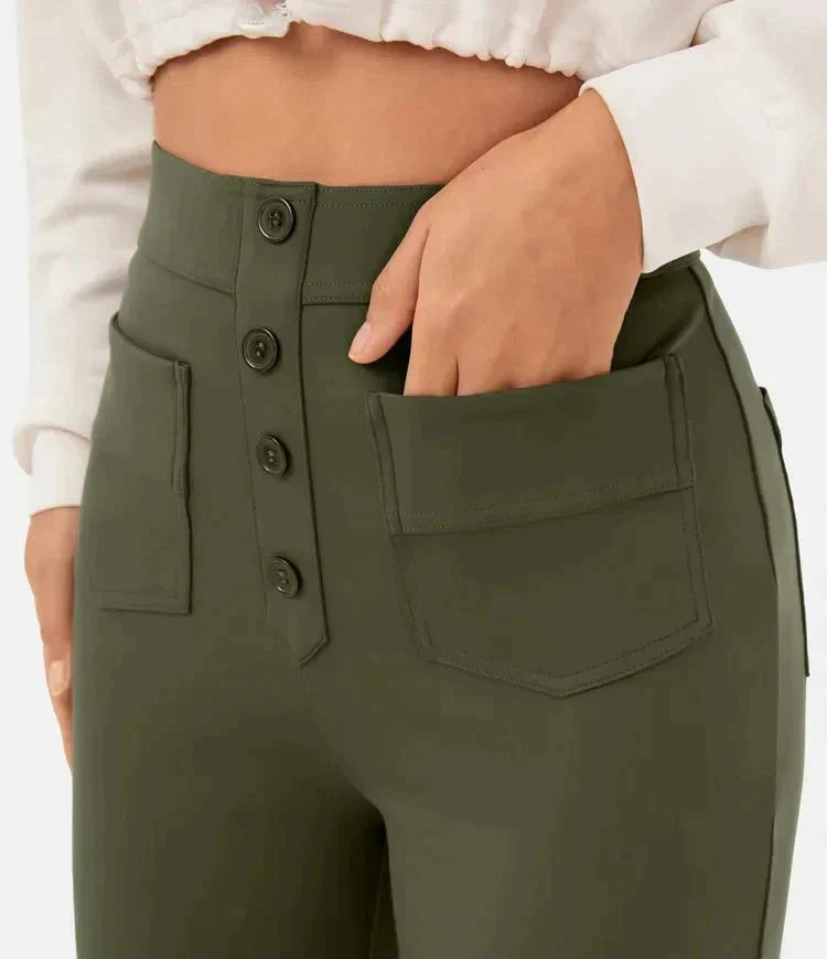 Damenhose mit hohem Bund, elastisch, olivgrün, lässig, mit Knöpfen und Taschen. Perfekt für Freizeit und Komfort. Modetrend 2023.
