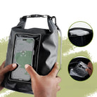 Wasserdichte schwarze Handyhülle mit Touchscreen-Fenster, ideal für Outdoor-Aktivitäten.