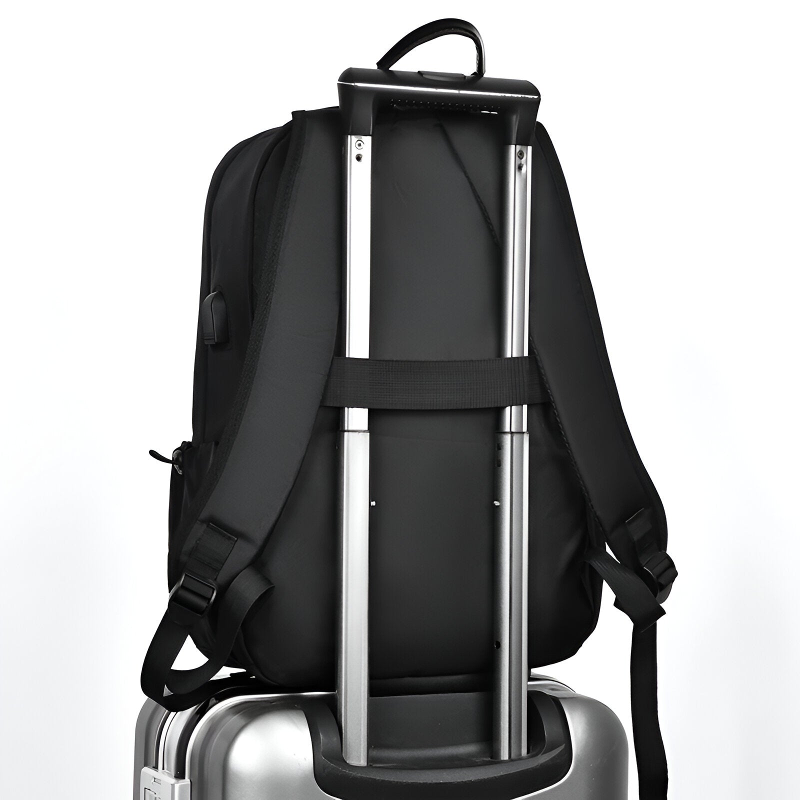 Schwarzer Rucksack auf silbernem Koffer, Reisegepäck, strapazierfähiges Material, modernes Design.