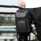 Schwarzer Rucksack aus Leder, modern, stilvoll, ideal für Reisen und Alltag.