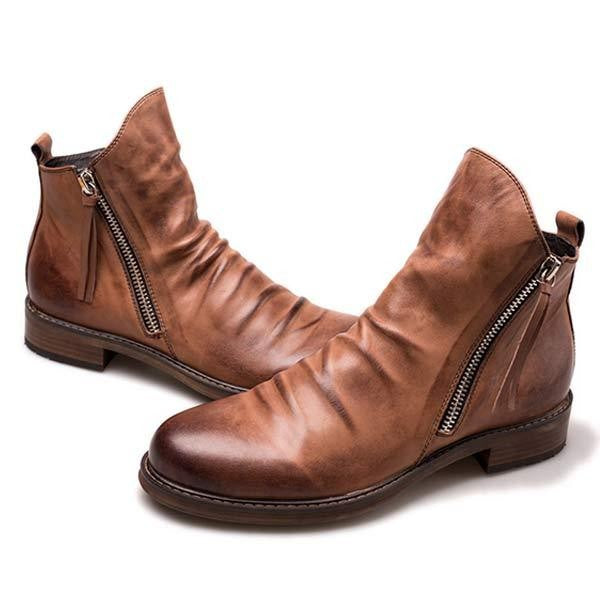 Hochwertige braune Lederstiefel mit seitlichem Reißverschluss, ideal für Herrenmode. Perfekt für stilvolle Herbst- und Winteroutfits.