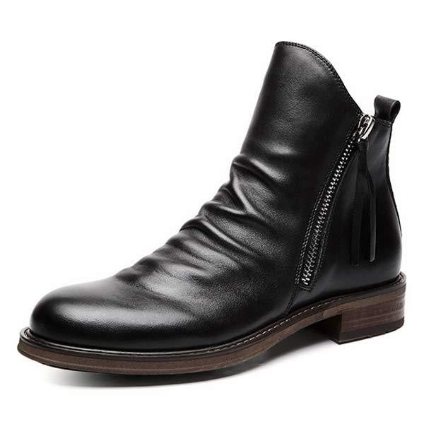Schwarzer Lederstiefel mit seitlichem Reißverschluss, elegantes Design, ideal für Herrenmode. Hochwertige Materialien, stilvoll und modern.
