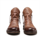 Hochwertige braune Lederstiefel für Herren, stilvoll und robust, ideal für Herbstmode. Perfekt für elegante und lässige Outfits.