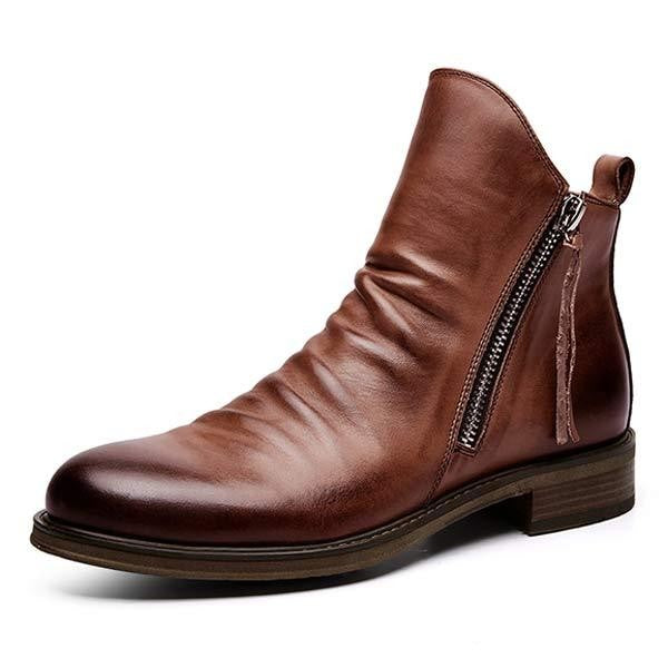 Herrenstiefel aus braunem Leder mit seitlichem Reißverschluss, elegantes Design, ideal für Herbstmode. Hochwertige Materialien, stilvoll und robust.