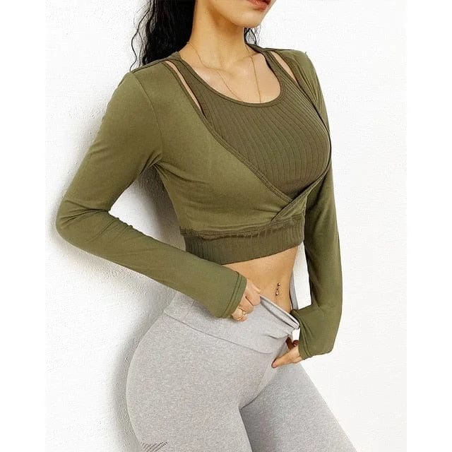 Damen Langarmshirt in Olivgrün, figurbetont, ideal für Fitness und Freizeit. Modisches Design, atmungsaktiver Stoff, vielseitig kombinierbar.