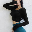 Langärmliges Sportshirt für Damen, schwarz, mit Streifen-Design, ideal für Fitness und Yoga. Atmungsaktiv, elastisch, modisch.