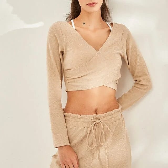 Langärmliges Sporttop in Beige, Damenmode, ideal für Fitness und Freizeit. Hochwertiger Stoff, modisches Design, bequem und stilvoll.