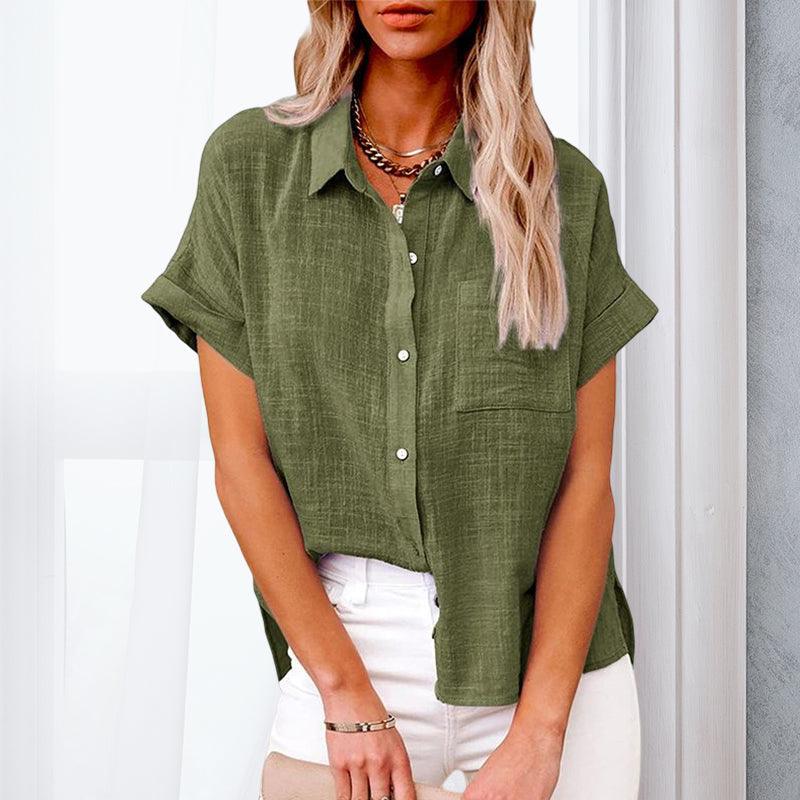 Lässige Kurzarmbluse aus Leinen in Olivgrün, ideal für Sommermode. Perfekt kombinierbar mit Jeans oder Shorts für einen entspannten Look.