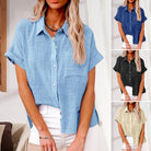 Lässige Kurzarmbluse aus Leinen in Blau, Schwarz und Beige. Perfekt für Sommermode, atmungsaktiv und stilvoll. Ideal für Damen-Outfits.