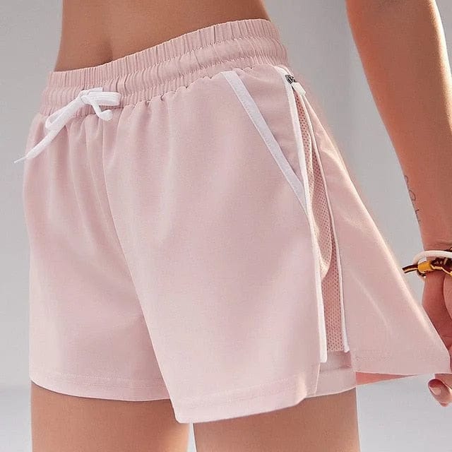 Damen Sportshorts in Rosa, atmungsaktiv und bequem, ideal für Fitness und Freizeit. Elastischer Bund, modisches Design, perfekte Passform.