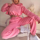 Lässiger Trainingsanzug in Rosa mit kurzem Sweatshirt, ideal für Sport und Freizeit. Bequemes Design, modisch und vielseitig kombinierbar.