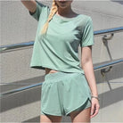 Damen Sportset grün, atmungsaktiv, kurzärmeliges Oberteil, Shorts, ideal für Fitness, Yoga, Laufen. Bequem, modisch, XS-Größe.