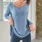Damen-Sporttop mit langen Ärmeln in Blau, atmungsaktiv und bequem, ideal für Fitness und Yoga. Perfekt für aktive Frauen.