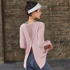 Damen-Sporttop mit langen Ärmeln, offenem Rücken und Mesh-Detail, ideal für Yoga und Fitness. Atmungsaktiv, bequem, modisch.