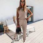 Beiges Sweatshirt-Set mit kurzen Ärmeln, ideal für lässige Sommermode. Perfekt für stilvolle Freizeitlooks und bequeme Outfits.
