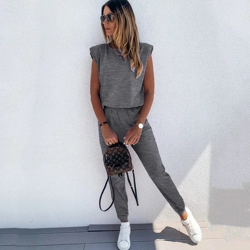 Damen-Sweatshirt-Set in Graphit, kurzärmlig, lässig und modern. Perfekt für Freizeit und Alltag. Trendige Mode für stilbewusste Frauen.