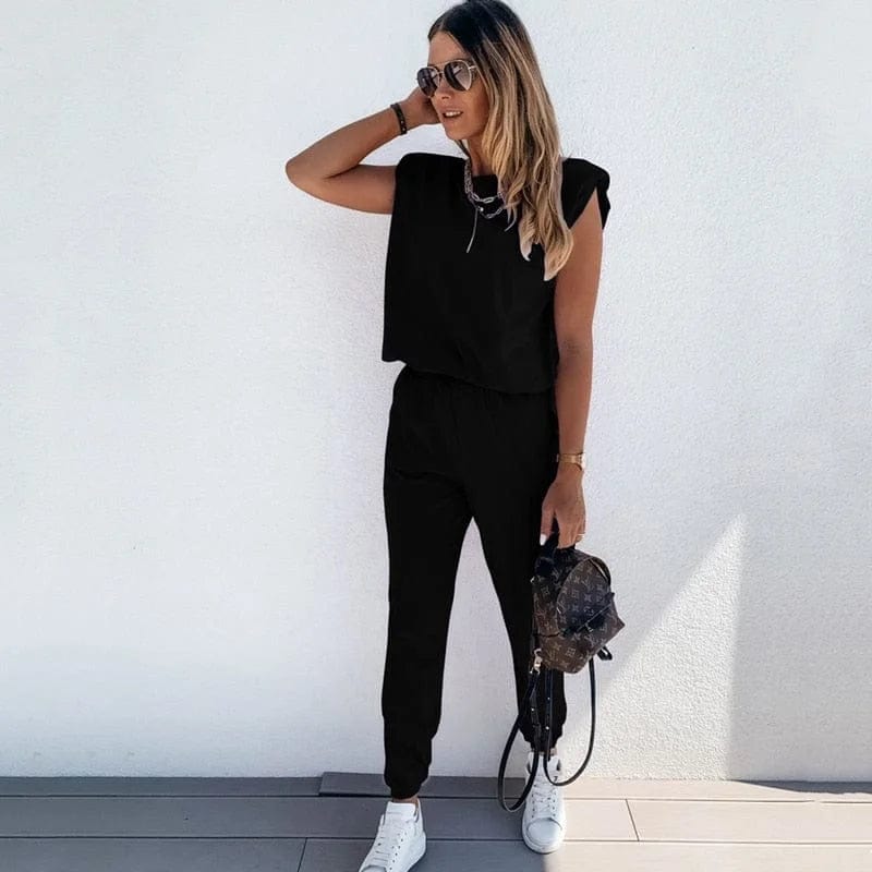 Schwarzes, lockeres Sweatshirt-Set mit kurzen Ärmeln für Damen. Perfekt für Freizeit und Sport. Trendige Mode, bequem und stilvoll.