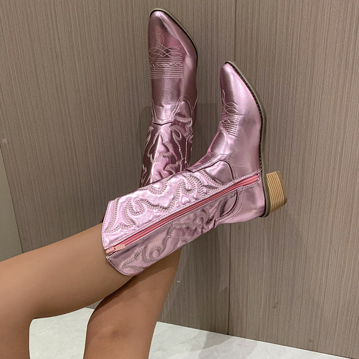 Damenstiefel in Metallic-Rosa mit seitlichem Reißverschluss, hochwertiges Leder, modisches Design, ideal für Herbst/Winter 2023.