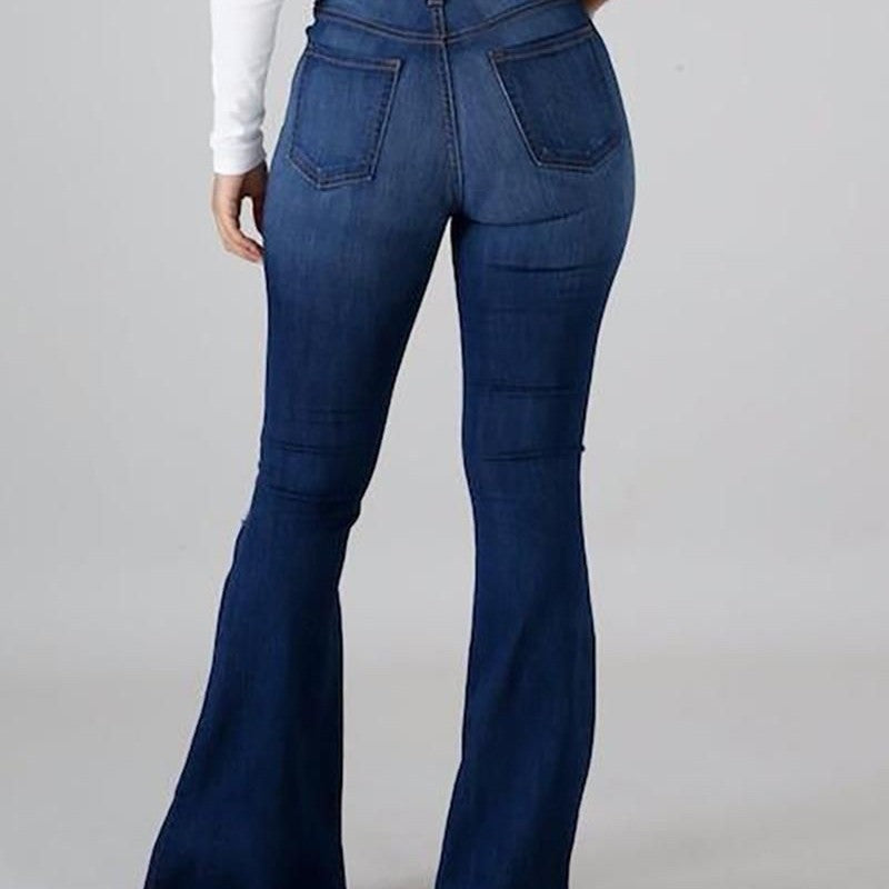 Damen-Schlagjeans in Dunkelblau, figurbetont und modisch. Perfekt für trendige Outfits. Hochwertige Denim-Qualität für optimalen Tragekomfort.
