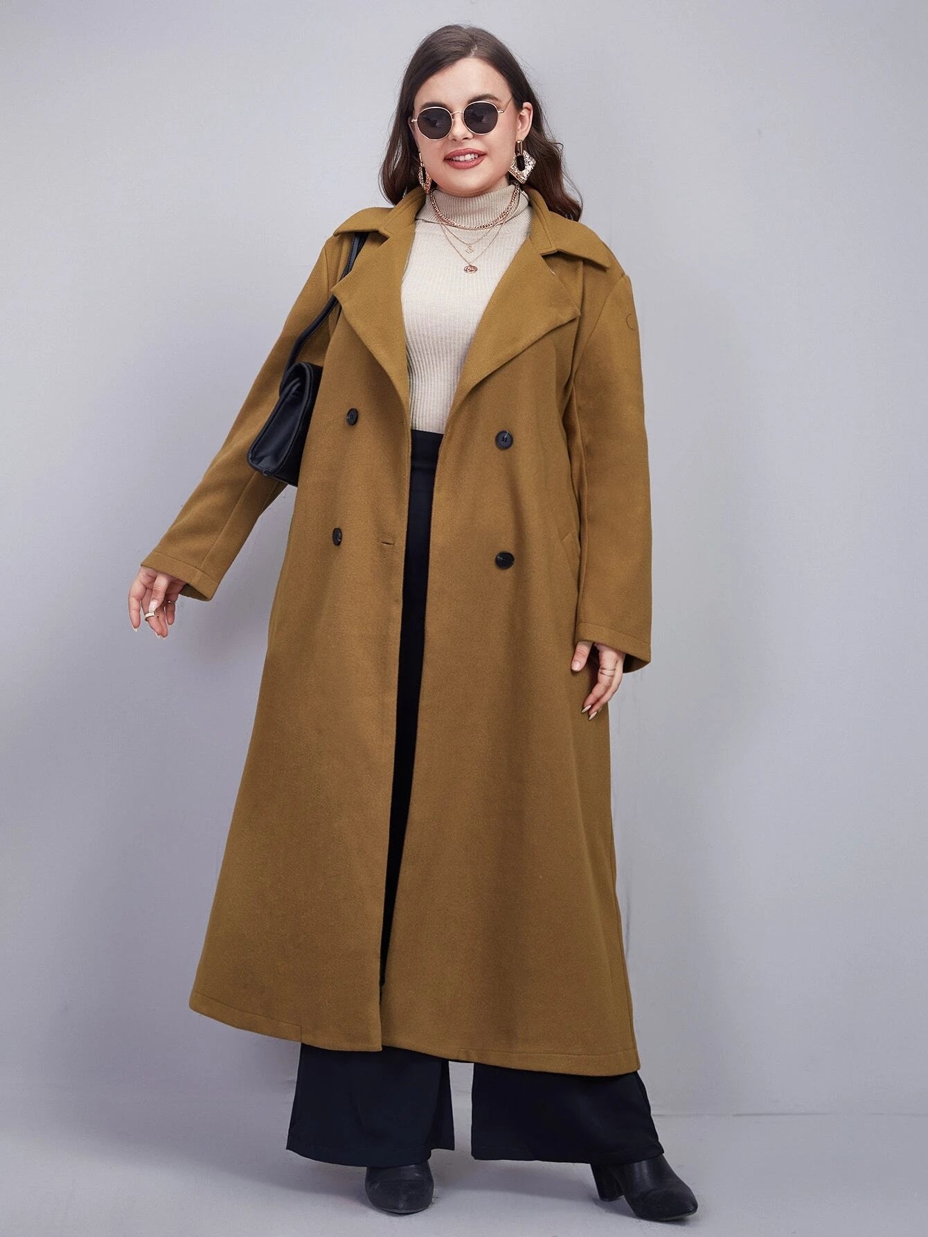 Damen Wintermantel, lang, braun, doppelreihig, elegantes Design, ideal für kalte Tage, modisch, warm, stilvoll, zeitloser Klassiker.