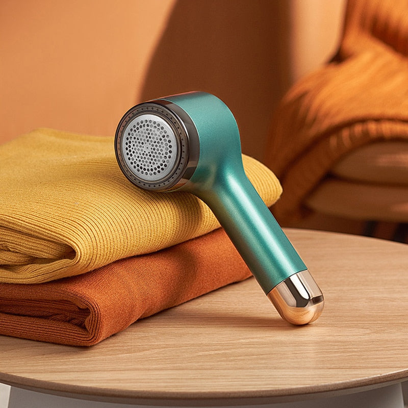 Tragbarer elektrischer Fusselentferner, USB-aufladbar, ideal für Kleidung, Pullover und Vorhänge. Effiziente Fusselrasierer für glatte Stoffe.