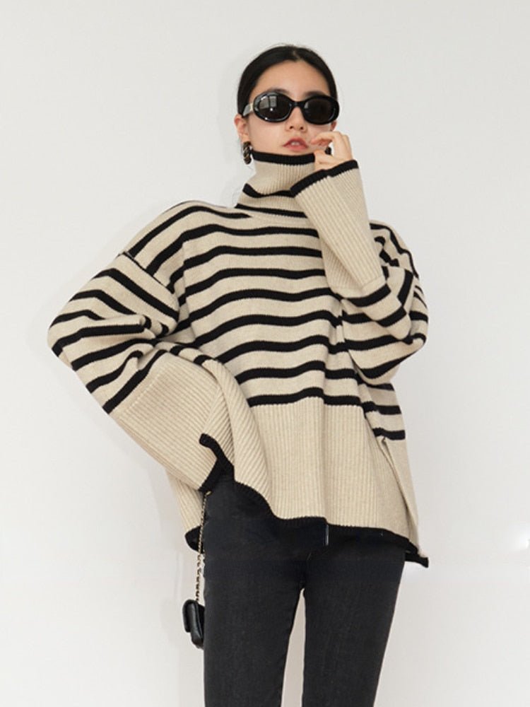 Gestreifter Rollkragenpullover für Damen, ideal für kalte Jahreszeiten. Modischer Strickpullover, warm und stilvoll, perfekt für Herbst und Winter.