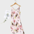 Rosa Nachthemd mit Pastellmuster, florales Design, Spaghettiträger, weicher Stoff, ideal für Damenmode, bequem und stilvoll.
