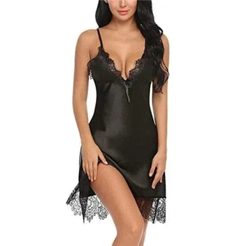Schwarzes Nachthemd mit V-Ausschnitt, Spitzenbesatz und verstellbaren Trägern. Elegante Nachtwäsche für Damen, ideal für Komfort und Stil.