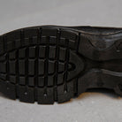 Schwarze Gummisohle mit robustem Profil, ideal für Outdoor-Schuhe. Rutschfest, langlebig, perfekt für Wandern und Trekking.