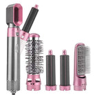 Rosa Haarstyling-Set mit Föhn, Lockenstab und Bürstenaufsätzen. Perfekt für vielseitiges Styling und glattes, glänzendes Haar.