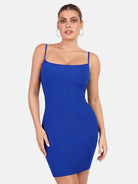 Blaues Shapewear-Kleid mit integriertem Formeffekt, Mini-Lounge-Design, Spaghettiträger, figurbetont, ideal für elegante Anlässe und Komfort.