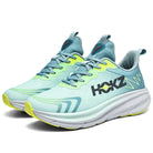 Türkisfarbene Laufschuhe, atmungsaktiv, mit weißer Sohle und gelben Akzenten, ideal für Sport.