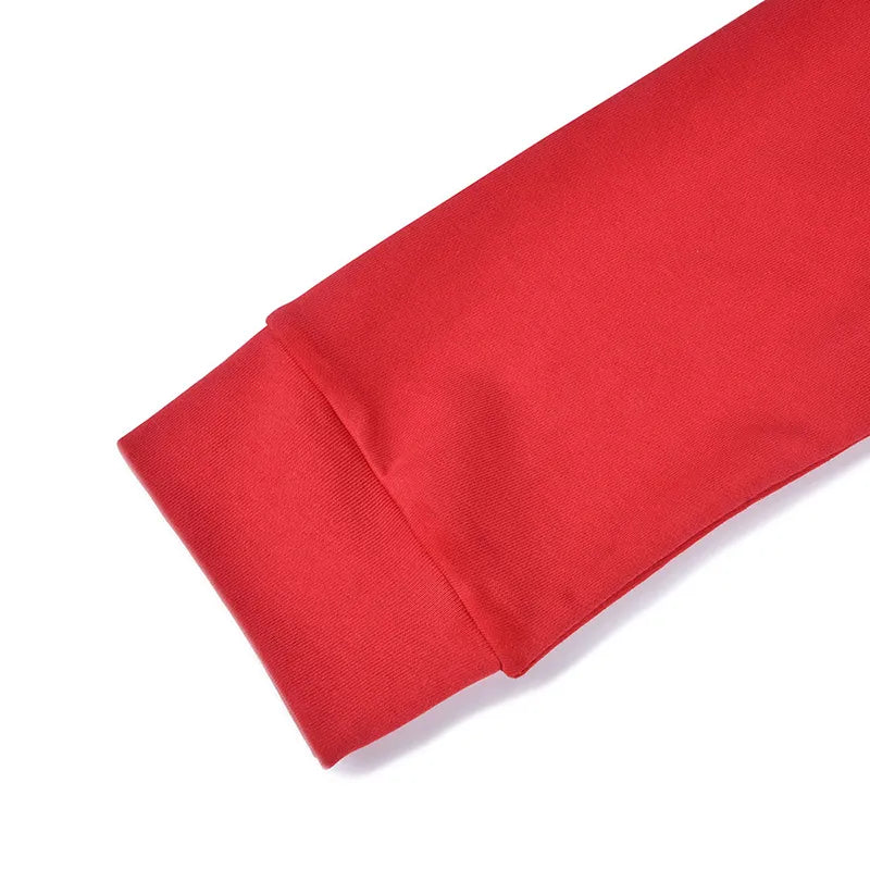 Roter Ärmel aus Baumwolle, detailreich und hochwertig verarbeitet. Perfekt für modische Sweatshirts und Pullover. Ideal für Herbstmode.