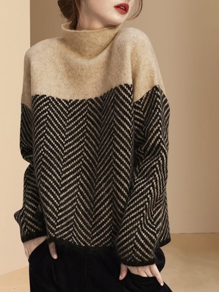 Damenpullover mit Fischgrätenmuster, hoher Kragen, beige und schwarz, kuscheliger Strick, modisch, warm, ideal für Herbst und Winter.
