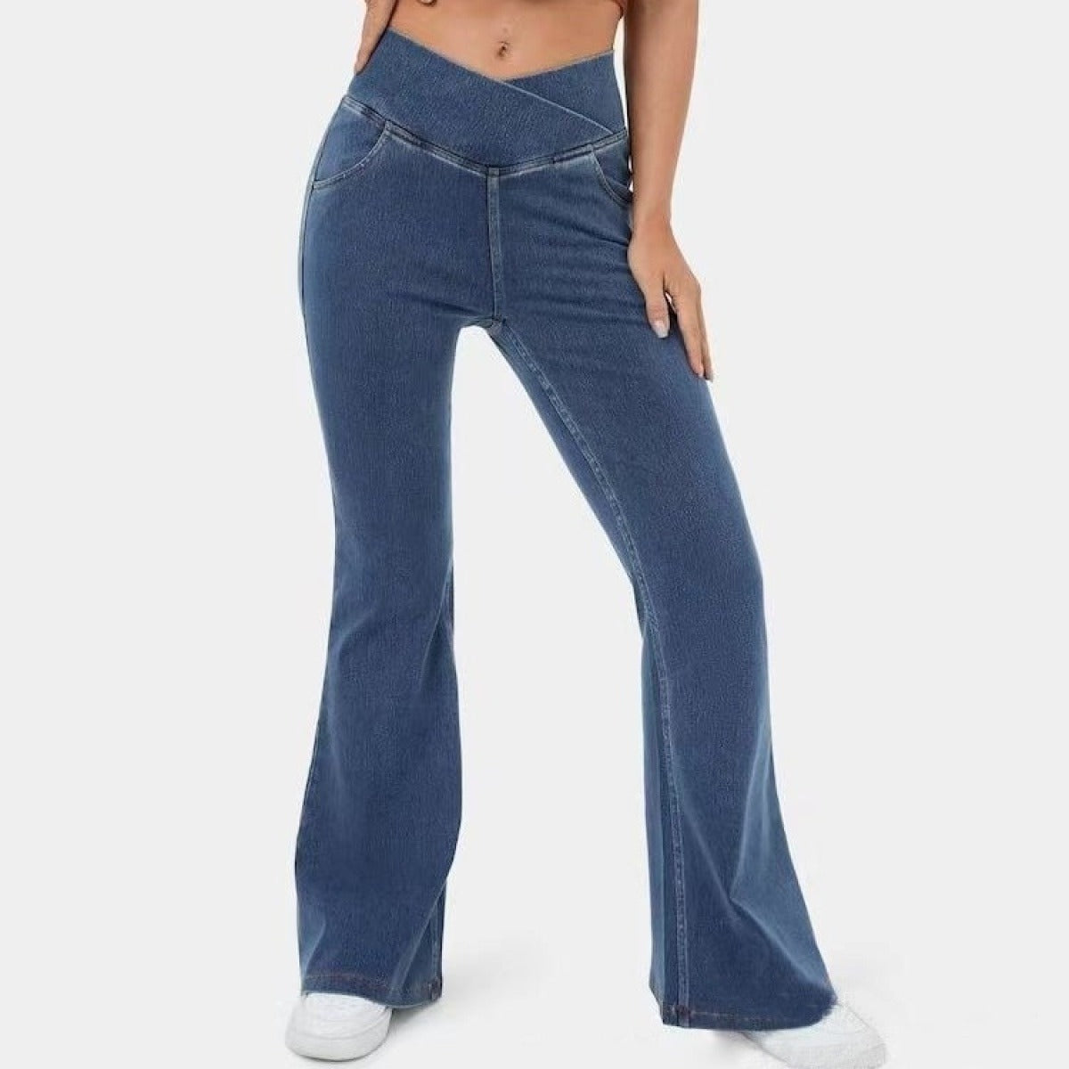 Damen-Schlaghose aus Denim mit hoher Taille, figurbetontem Schnitt und ausgestelltem Bein. Perfekt für modische Freizeitlooks und Komfort.