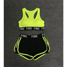 Neongelbes Sportset für Damen: Sport-BH und Shorts mit "PINK"-Logo. Ideal für Fitness, Laufen und Yoga. Trendige Sportbekleidung.