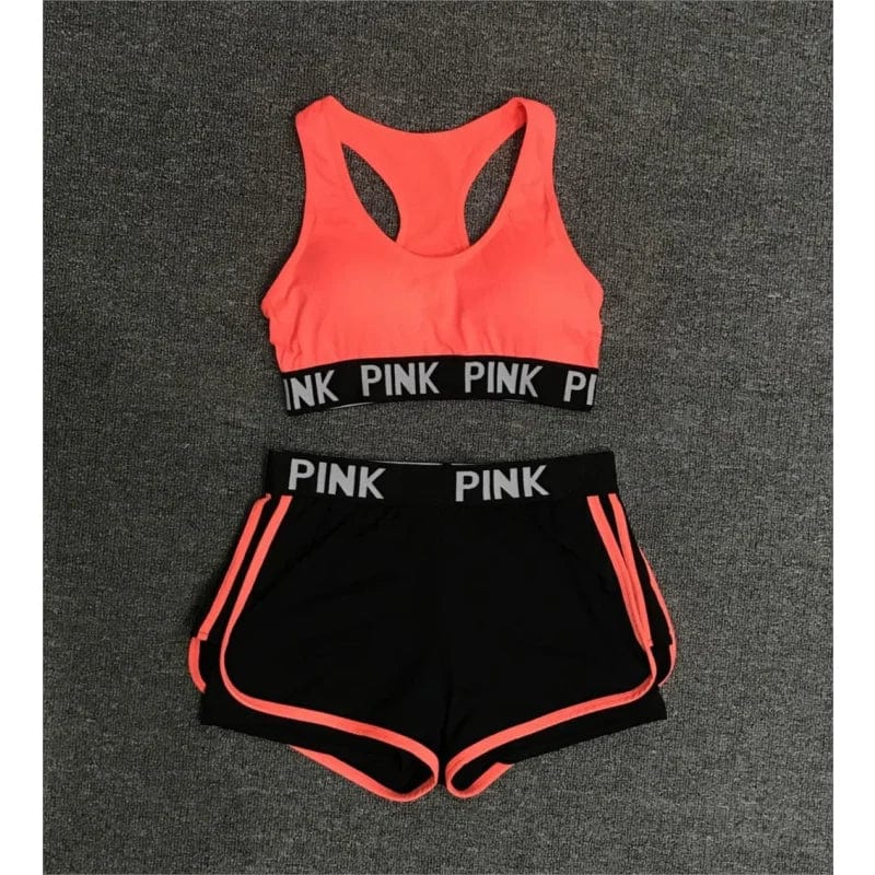 Rosa Sportset für Damen, bestehend aus Sport-BH und Shorts, ideal für Fitness und Yoga. Atmungsaktiv, elastisch, modisch. Perfekt für aktive Frauen.