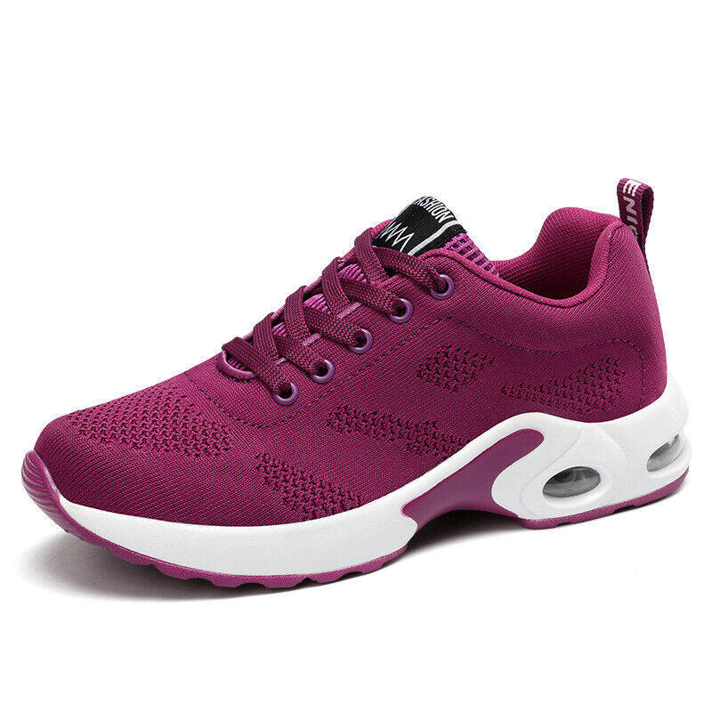 Damen Sneaker in Lila, atmungsaktiv und bequem, ideal für Sport und Freizeit. Modisches Design mit weißer Sohle und Luftpolsterung.