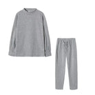 Graues Damen-Sweatshirt und Jogginghose Set, bequem und modisch, ideal für Freizeit und Sport. Hochwertige Baumwollmischung, lässiger Stil.