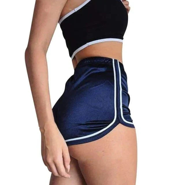 Schimmernde Sportshorts in Marineblau, ideal für Fitness und Freizeit. Bequemer Sitz, modisches Design, perfekt für aktive Frauen.