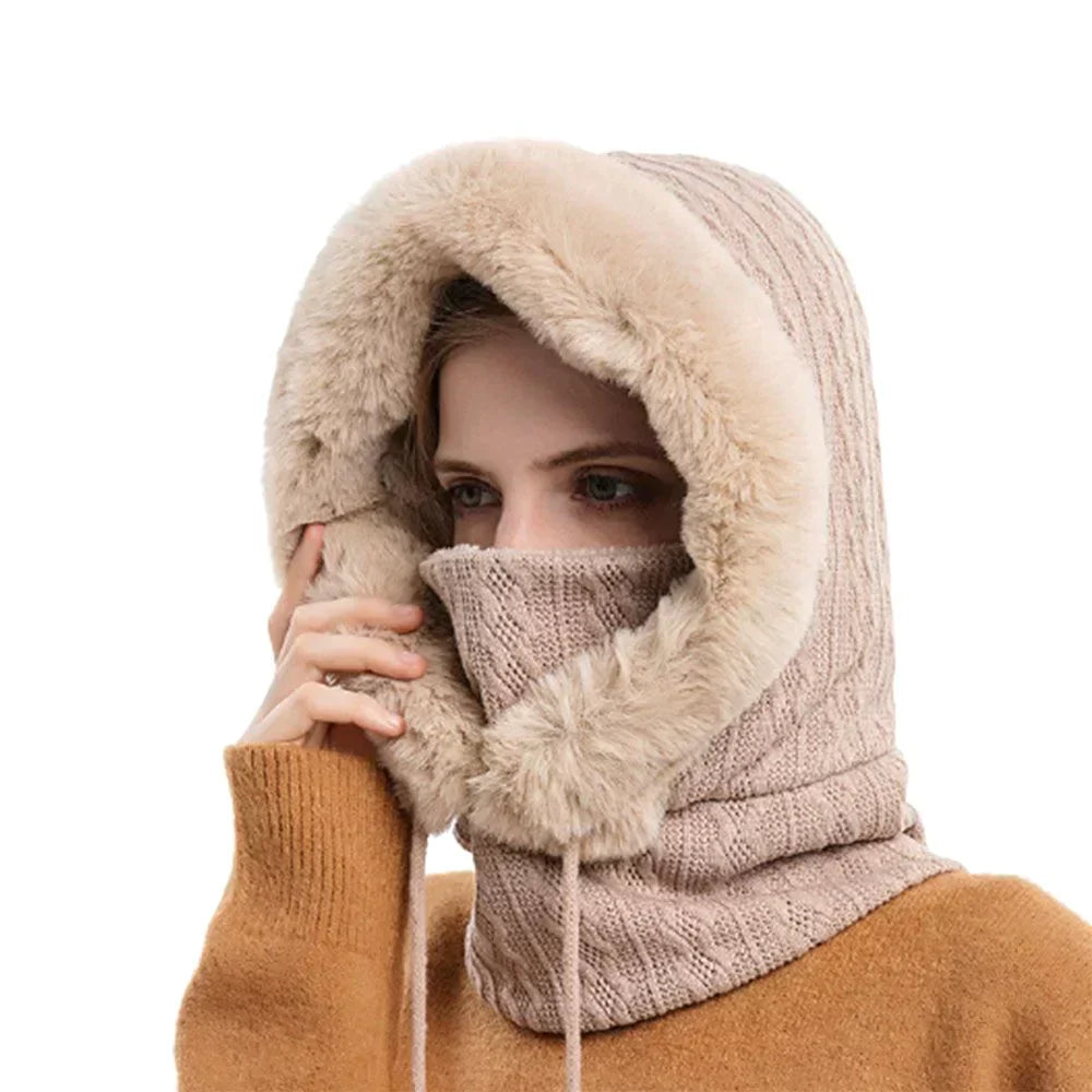 Warme Strickmütze mit Kunstpelzbesatz, ideal für kalte Wintertage. Modisches Accessoire, das Gesicht und Hals schützt. Perfekt für Damen.