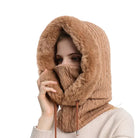 Damen Strickschal mit Kapuze, warmes Winteraccessoire, braun, weiches Kunstfell, modisch und funktional, ideal für kalte Tage.