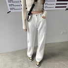Damenjeans mit geradem Bein, hoher Taille in Weiß. Modisch, vielseitig, ideal für Casual-Looks. Perfekt für trendbewusste Frauen.